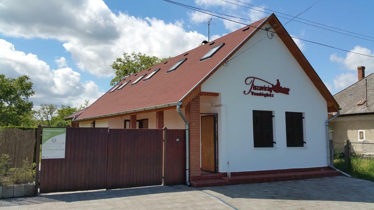 Вилла Tiszavirag Vendeghaz Tiszababolna Экстерьер фото